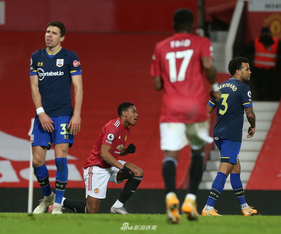 انسحب بول بوغبا من صفوف المنتخب الفرنسي بسبب إصابة في الفخذ